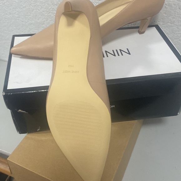 Pumps - Picture 5 of 5